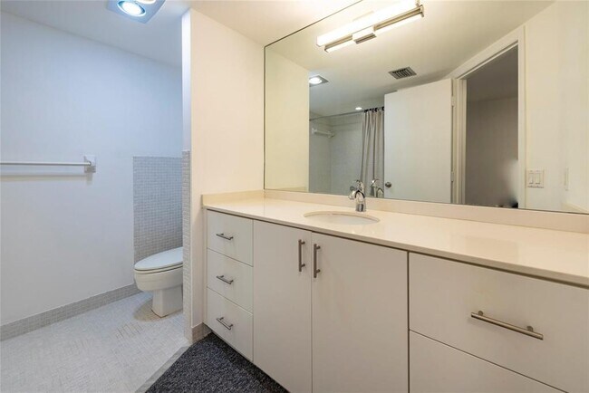 Building Photo - 3101 NE 47th Ct