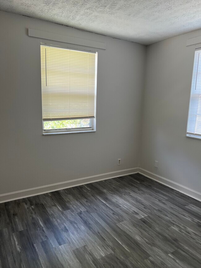 Building Photo - 1554 W 22nd St