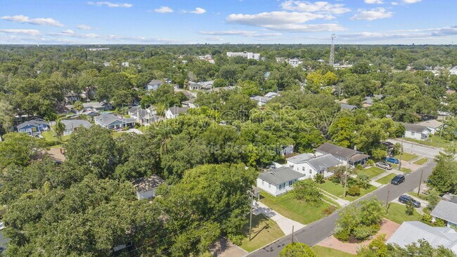 Building Photo - 309 W South Ave