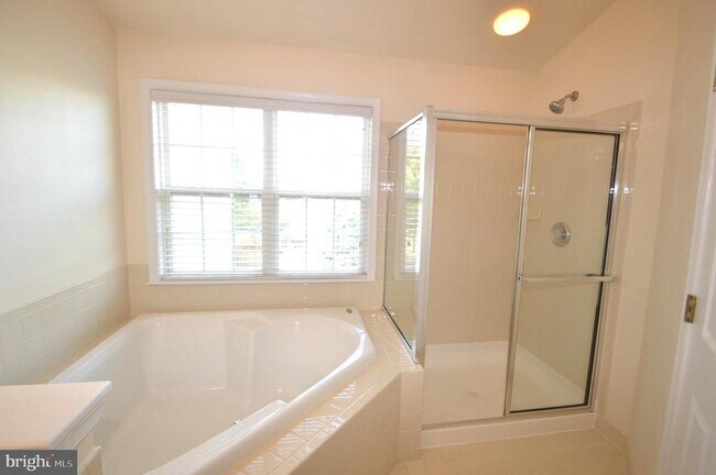 Building Photo - 24600 Siltstone Square