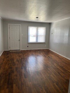 Building Photo - 2 bedroom, 1 bath duplex.