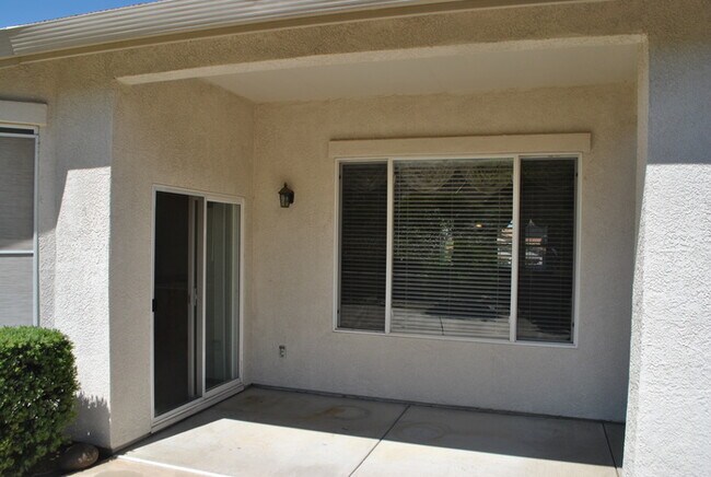 Building Photo - Gorgeous home in Springfield at Whitney Oaks