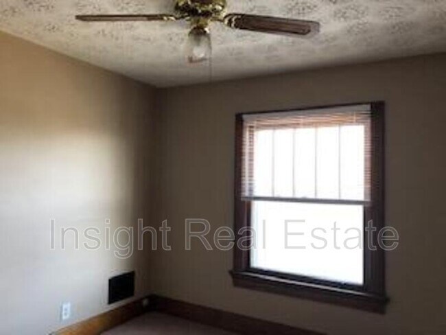 Building Photo - 38 E Maplewood Ave