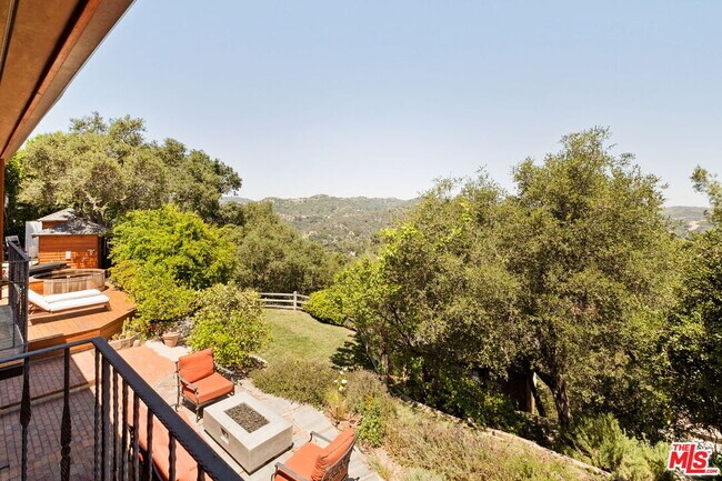Building Photo - 21071 Waveview Dr