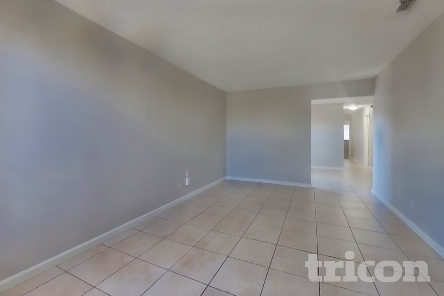 Building Photo - 6644 Hometown Way