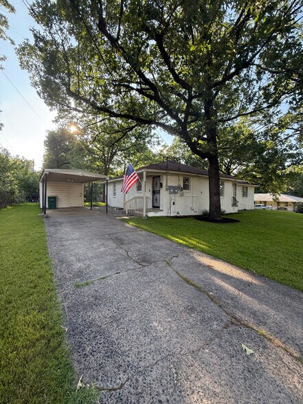 Building Photo - 4013 N Locust St