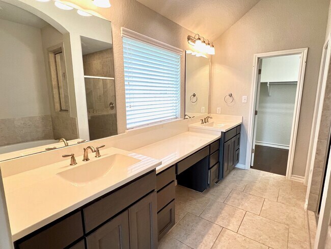 Building Photo - 9740 Innes Pl