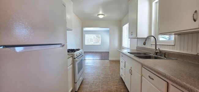 Building Photo - 1021 Buckeye Dr