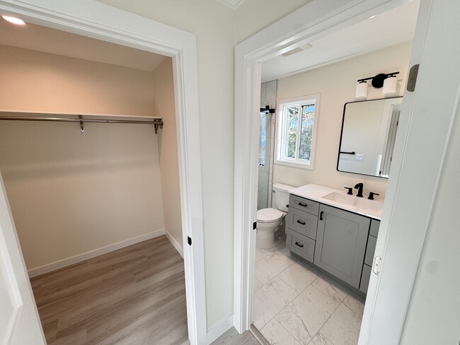 Building Photo - 23442 Kathryn Ave