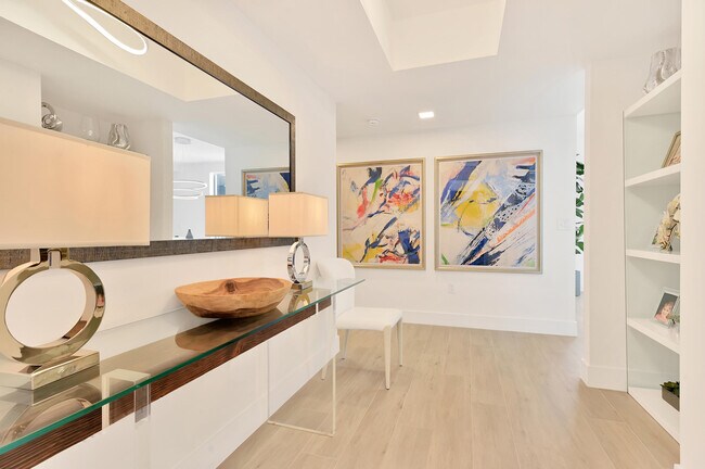 Building Photo - 111 SE 1st Ave