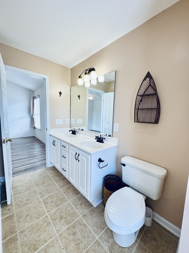 Building Photo - 5096 Capulet Cir