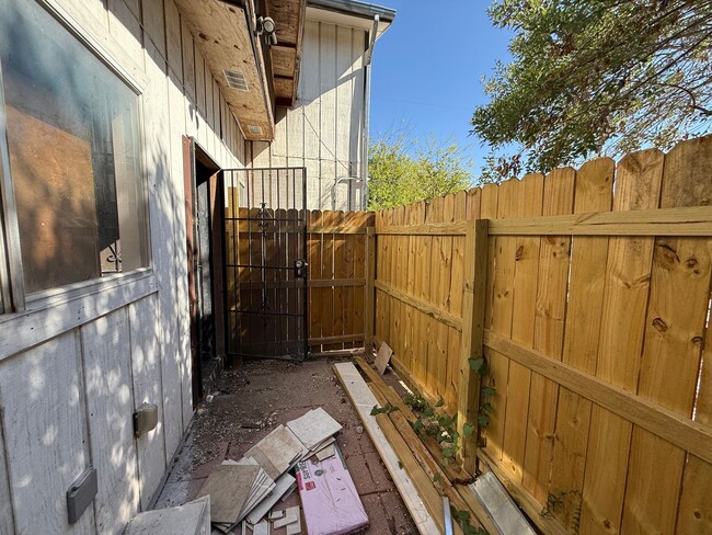 Building Photo - Palm Heights