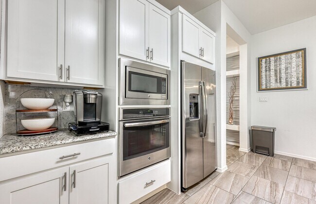 Building Photo - We have a beautiful home fully furnished with 4 bedroom-2 baths