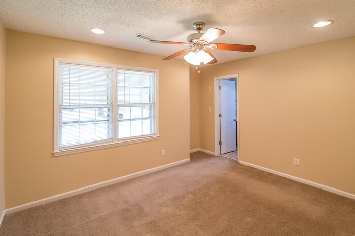 Building Photo - 306 Gippy Dr