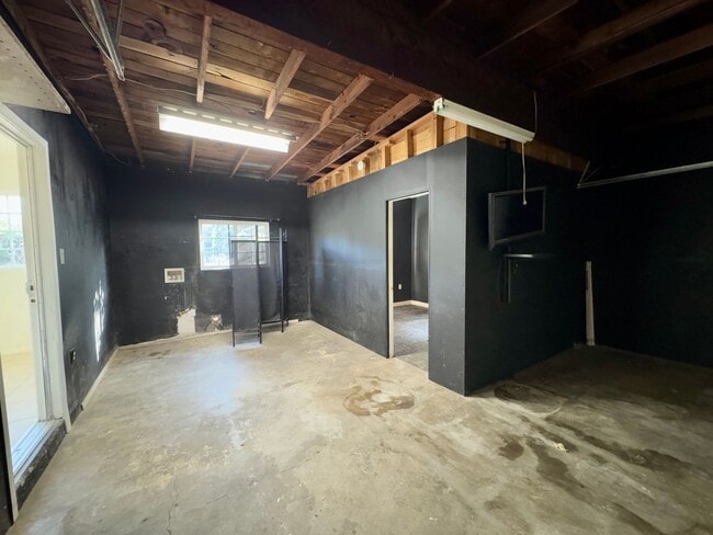 Building Photo - Available April 2026: Three Bedroom, Two Bathroom Baldwin Park House