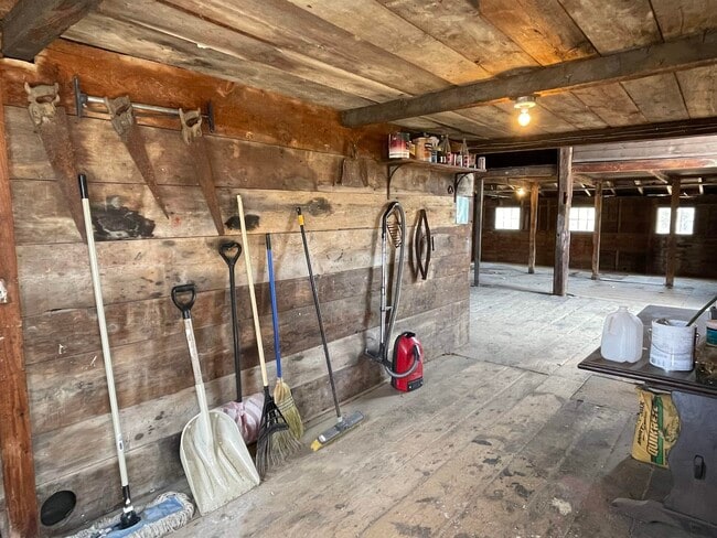 Building Photo - 454 Main St