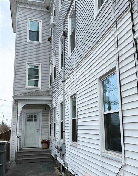 Building Photo - 53 Hadwin St