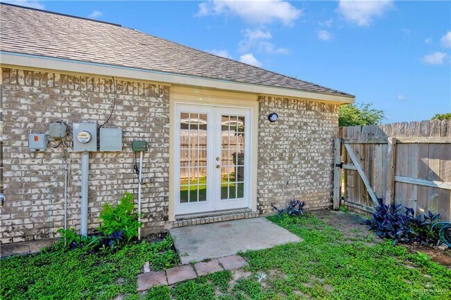 Building Photo - 3808 Toucan Ave