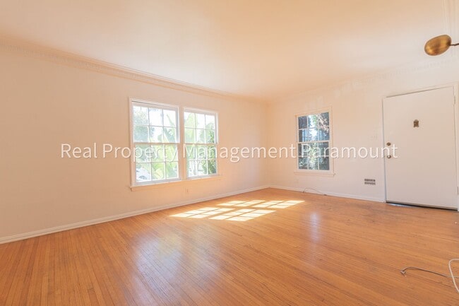 Building Photo - 1460 Orange Grove Ave