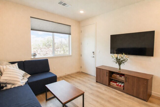Building Photo - Modern 3-Bedroom, 2-Bathroom Apartment on Murray in San Luis Obispo