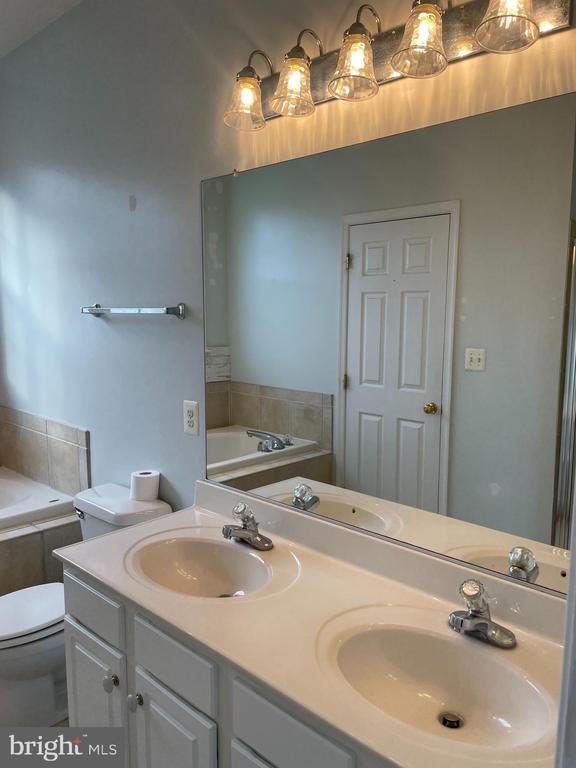 Building Photo - 14020 Willet Way