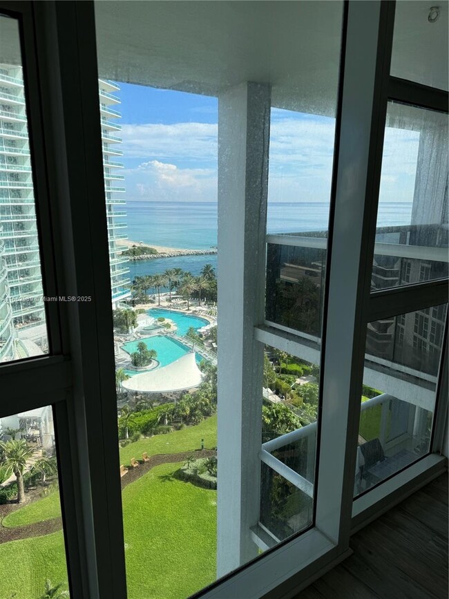 Building Photo - 10275 Collins Ave