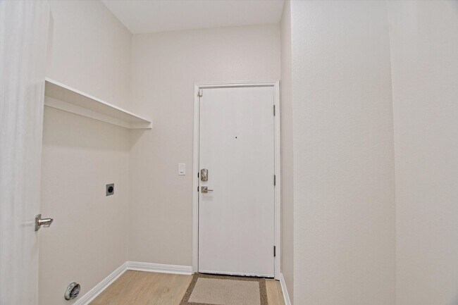 Building Photo - 405 Dawson Trail