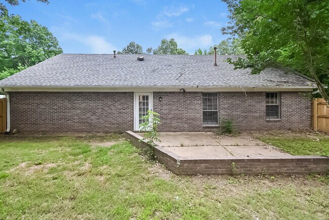 Building Photo - 4100 Windermere Dr S