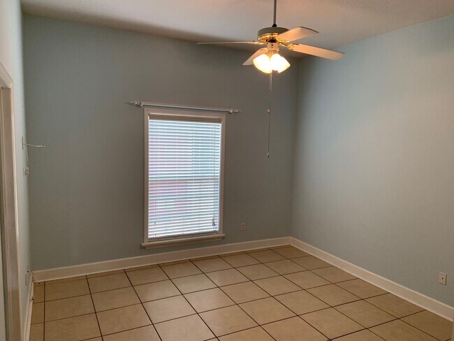 Building Photo - 5 Bedroom/3.5 Bathroom Pool Home On Cul-De-Sac Minutes from Downtown Windermere!!!