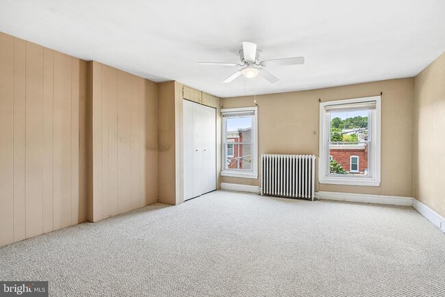Building Photo - 206 Ripka St