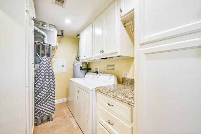 Building Photo - 9712 Long Branch Ln
