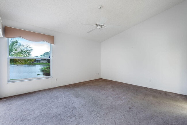 Building Photo - 4246 SE Home Way