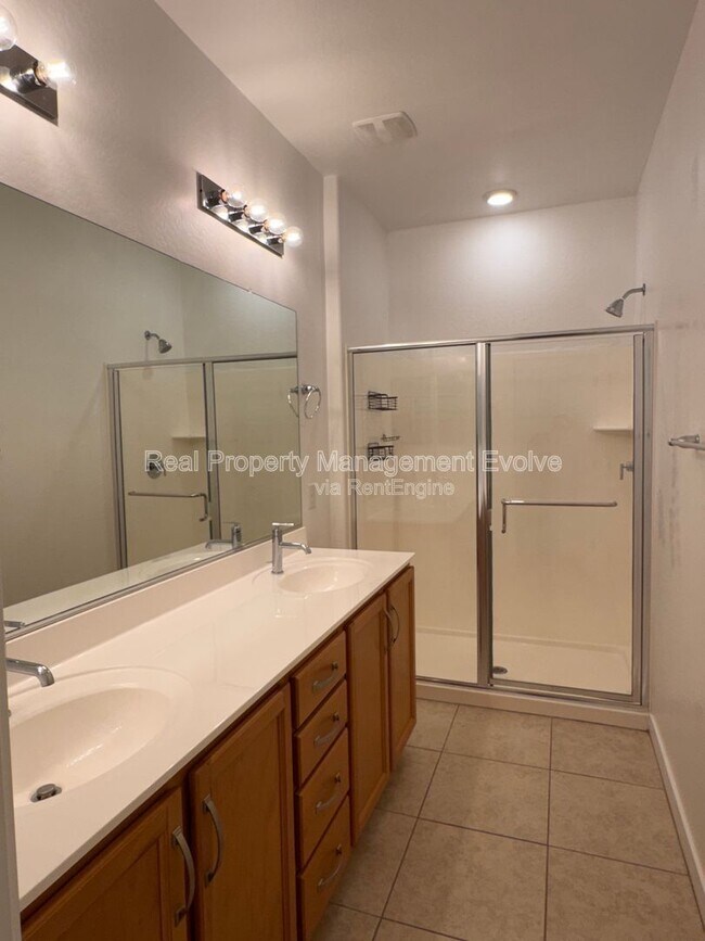 Building Photo - 15811 N 74th Ln