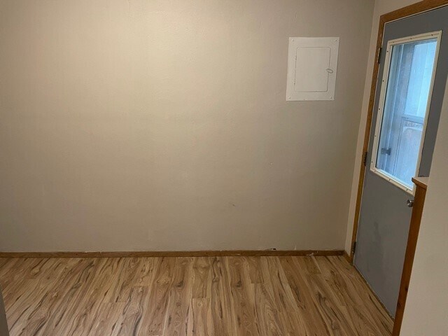 Building Photo - 307 Cardinal Cres