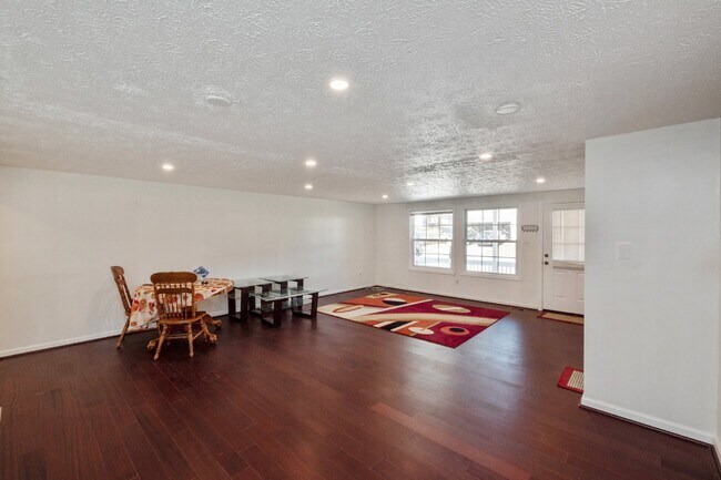 Building Photo - This beautiful well kept single-family hom...