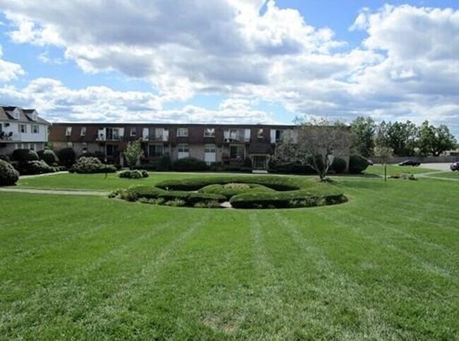 Building Photo - 12 Williamsburg Ct