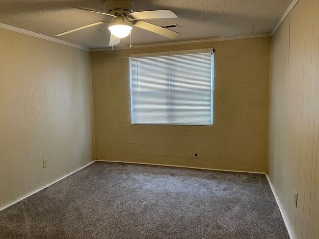 Building Photo - 1364