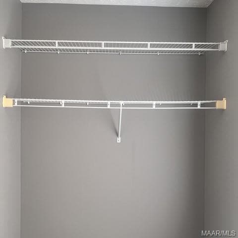 Building Photo - 932 Eastern Oaks Dr