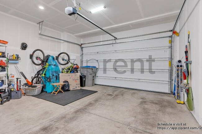 Building Photo - 14134 SW 165th Ave