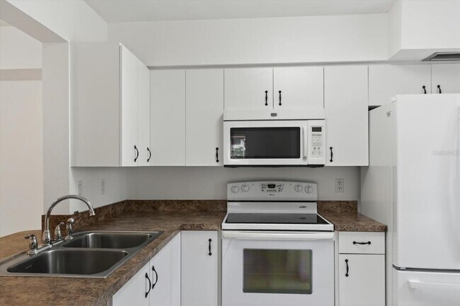 Building Photo - 5735 Gardens Dr