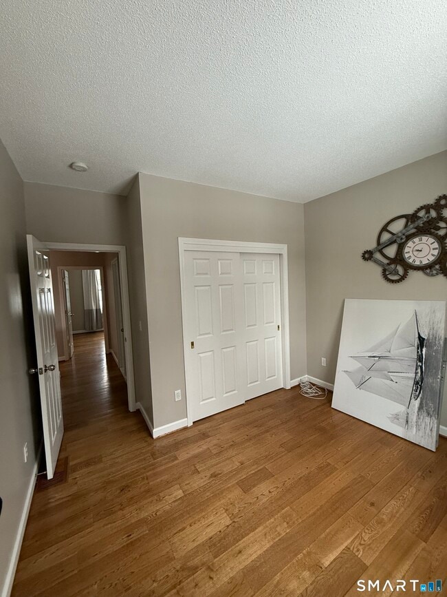 Building Photo - 104 Valley View Rd