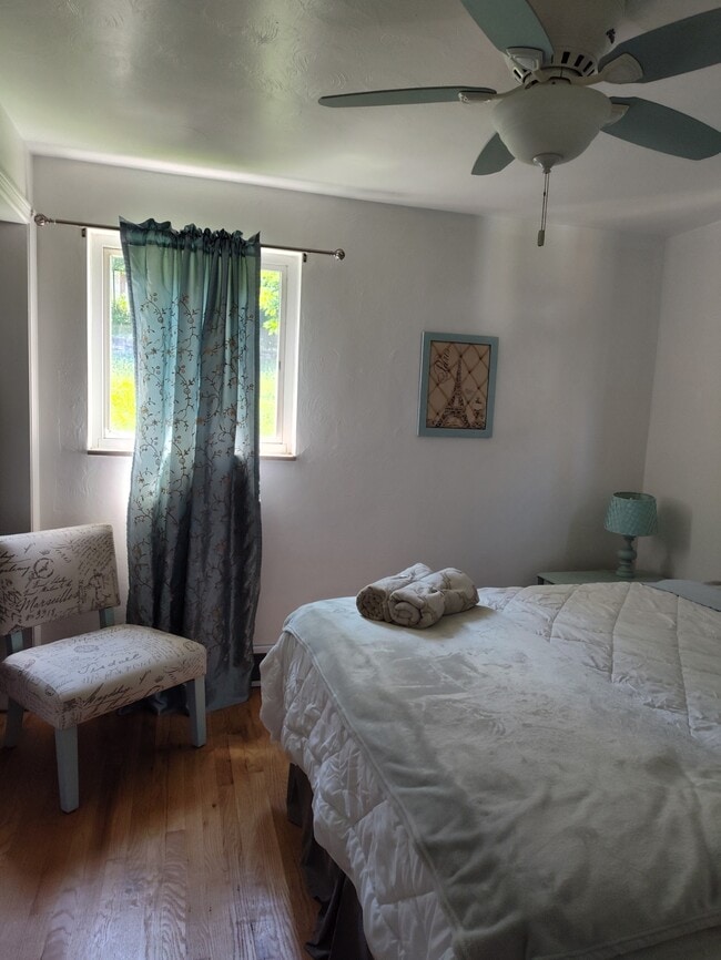 Building Photo - 1718 Fallowfield Ave