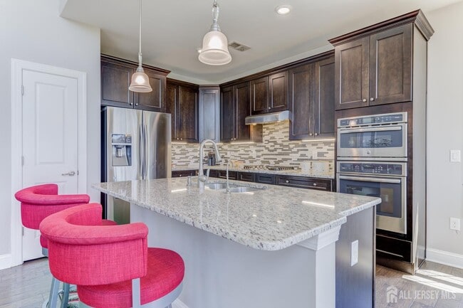 Building Photo - 6 Michelangelo Dr