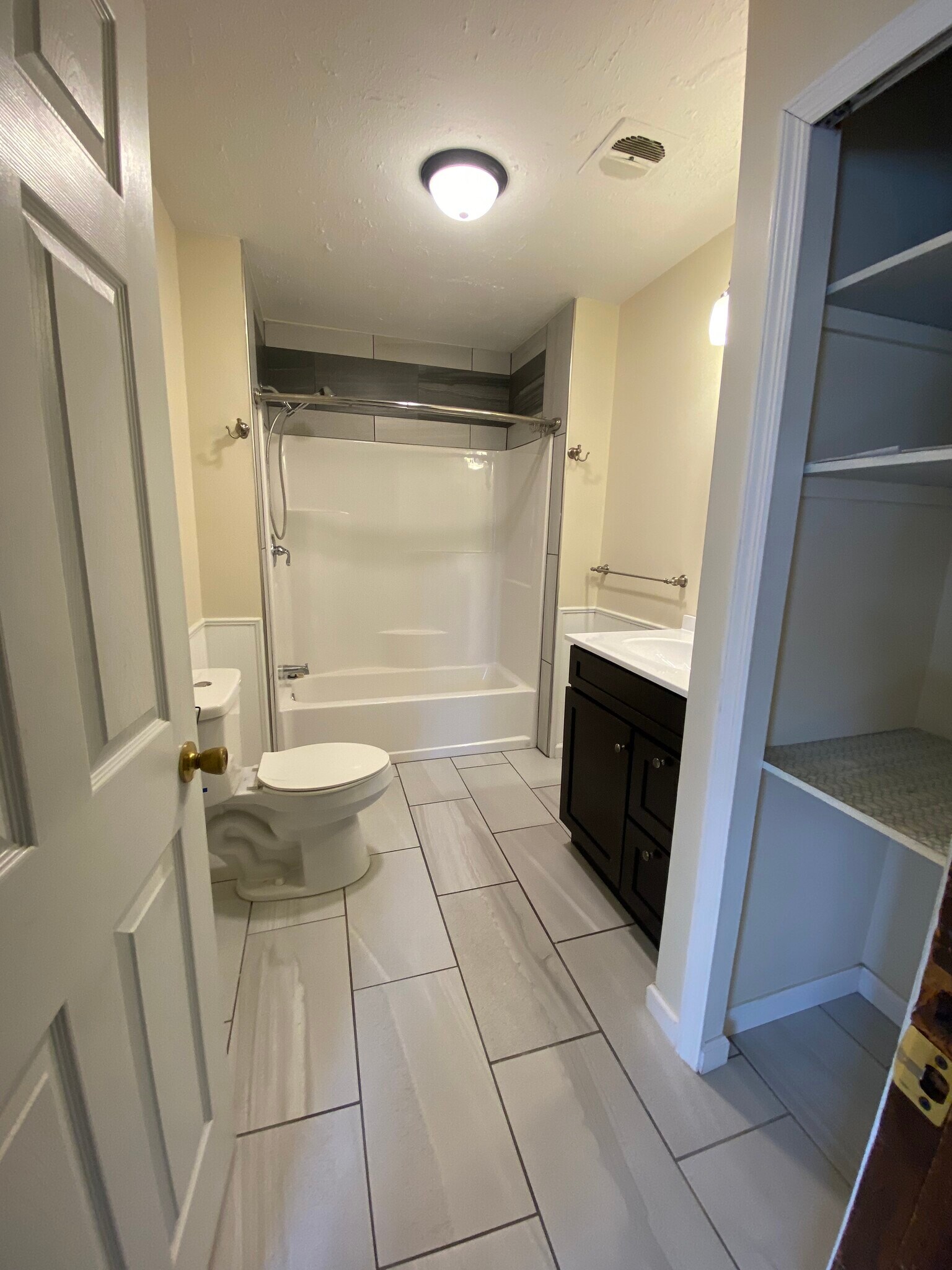 Building Photo - 302 Perry St