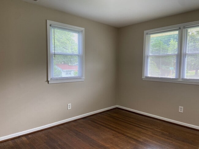 Building Photo - 3 Bedroom, 1 Bathroom House in Winston-Salem