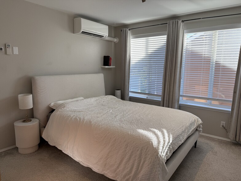 Master bedroom - 728 N 94th St