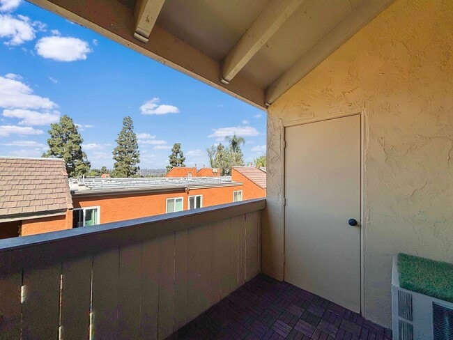 Building Photo - Charming 1BD/1BA Condo in Allied Gardens W...