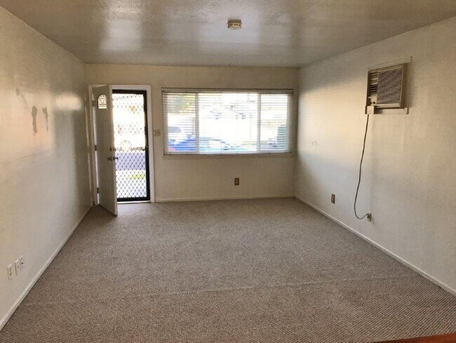 Building Photo - 3 Bedroom 1 Bath w/ 1 Car Garage and Yard - North Vacaville *STAR RENTALS