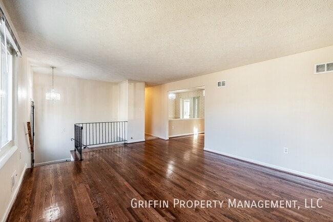 Building Photo - 5405 San Juan Dr