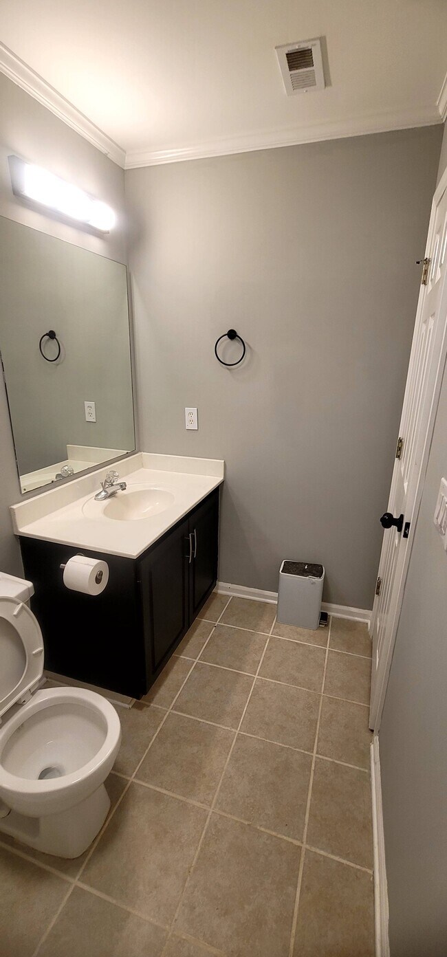 Building Photo - 730 3rd St NE